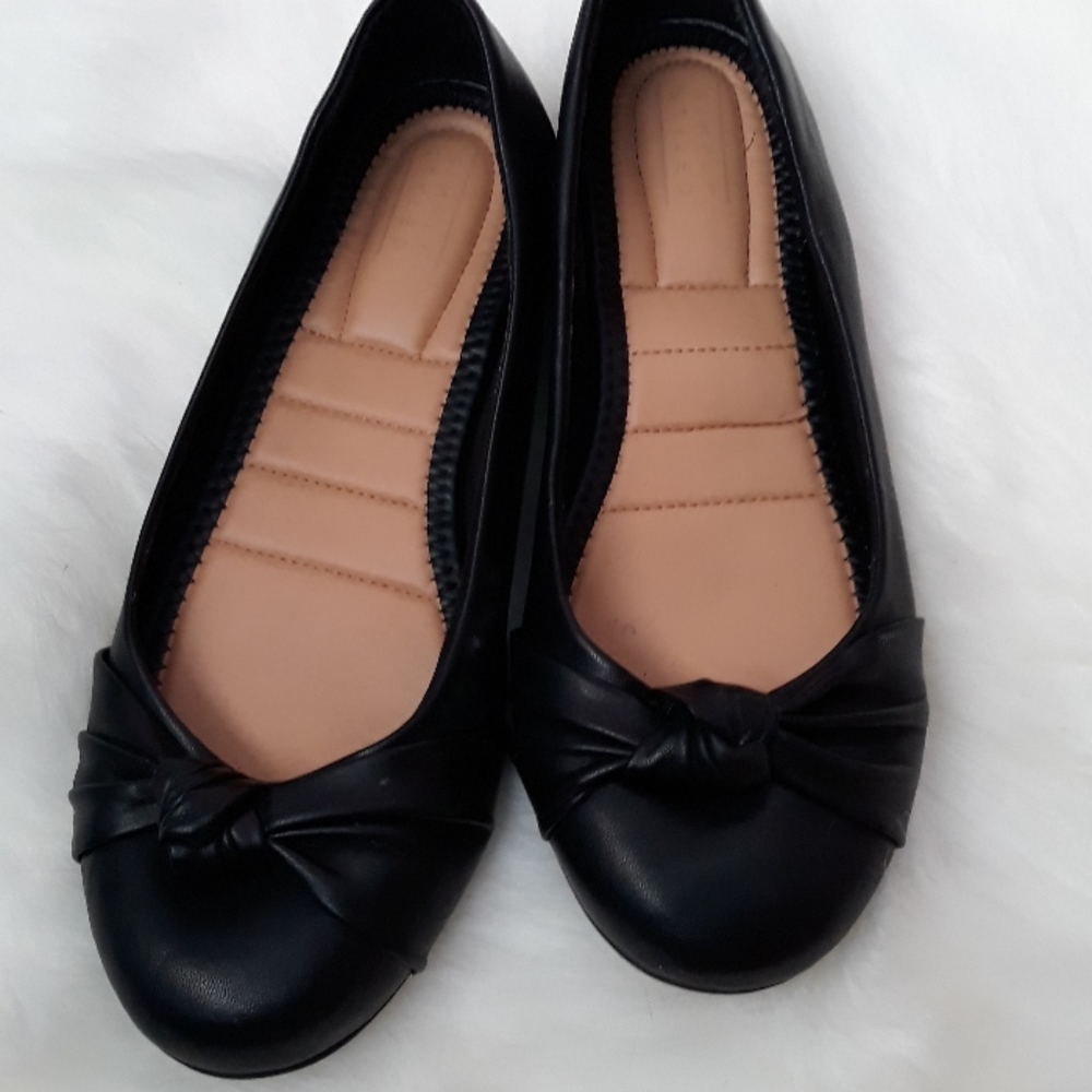 Black bow ballerina flats